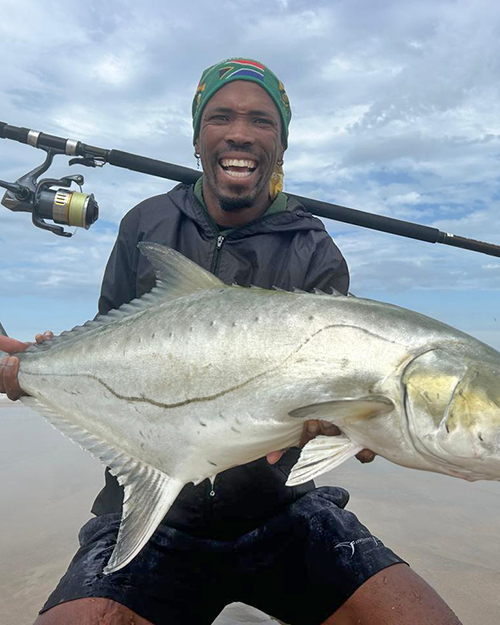 Ajacks Kolisi (head guide/guide assist)