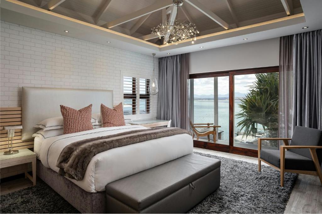 Mossel Bay Signature Harbour Fishing Escape go fish mossel bay signature accommodation 007